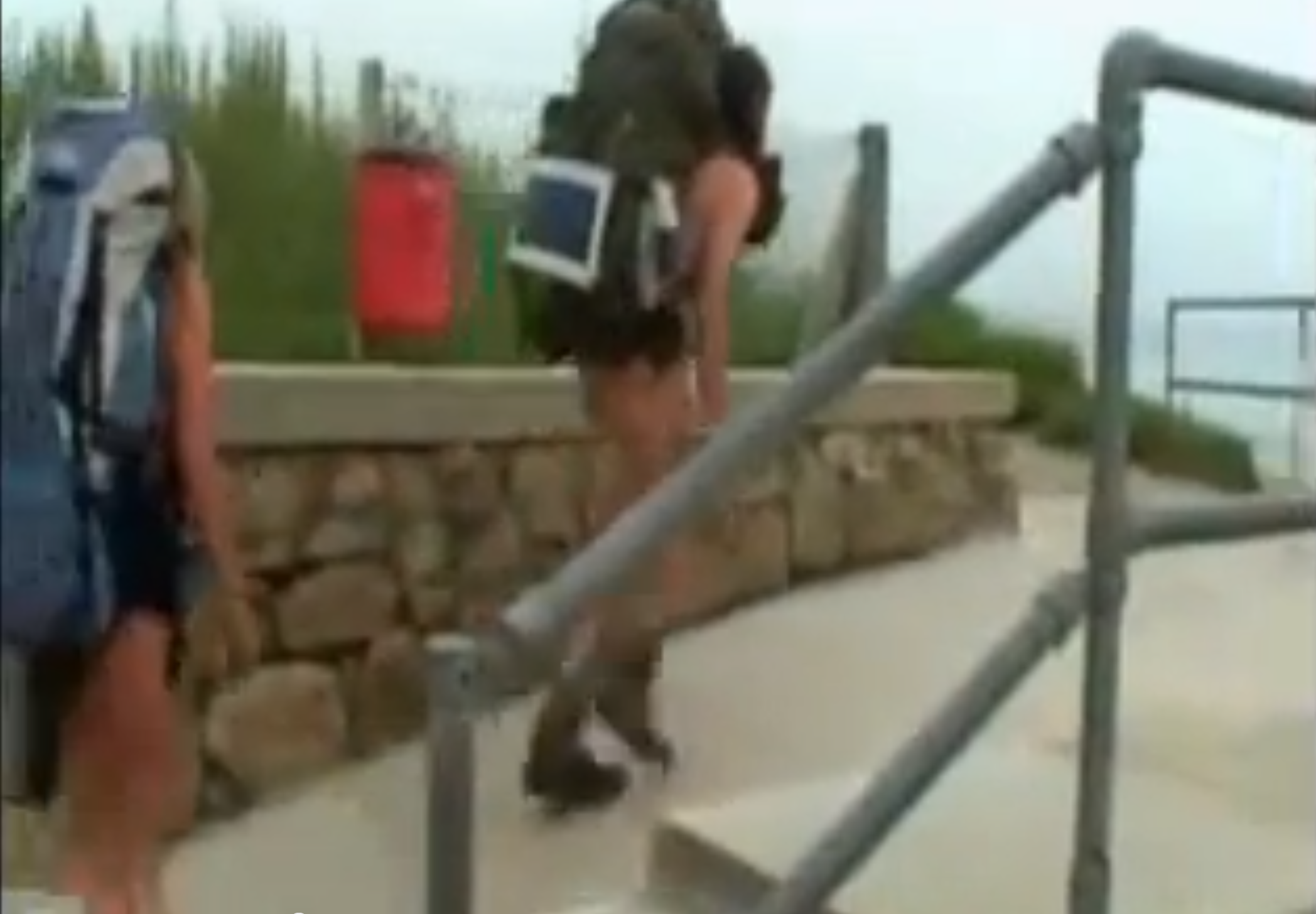 4. Den politiska aktivisten Steve Gough är känd som "The Naked Rambler" efter att han vandrat över ett helt land naken. 4. Den politiska aktivisten Steve Gough är känd som "The Naked Rambler" efter att han vandrat över ett helt land naken.